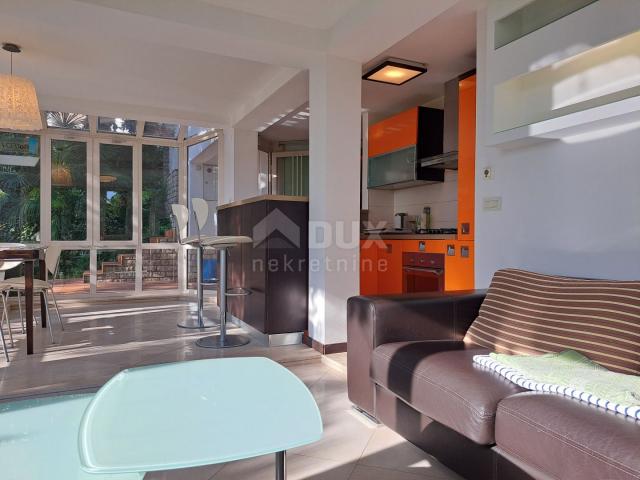 OPATIJA, CENTER - detached house with a beautiful view and garden in the center of Opatija