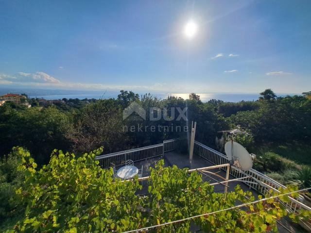 OPATIJA, OPRIĆ - three floors, two terraces and sea view