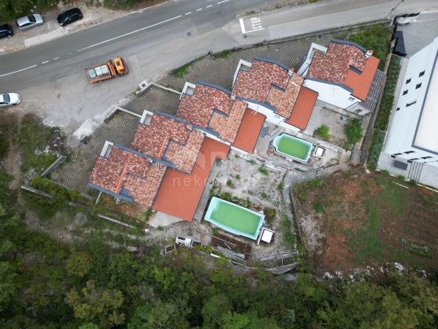 OPATIJA, IČIĆI, POLJANE – Reihenhäuser 590 m2, 5 Einheiten mit Meerblick und 2 Schwimmbädern + Umgeb