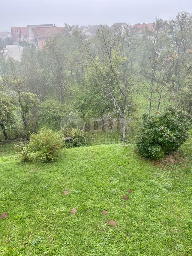 OTOČAC - Haus mit großem Garten und 2 Baustellen