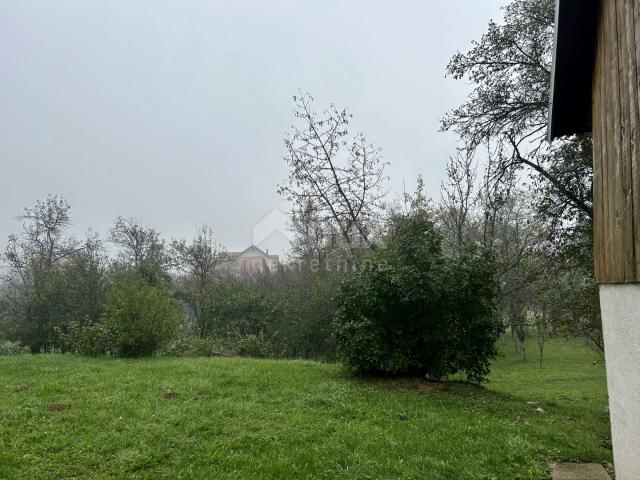 OTOČAC - Haus mit großem Garten und 2 Baustellen