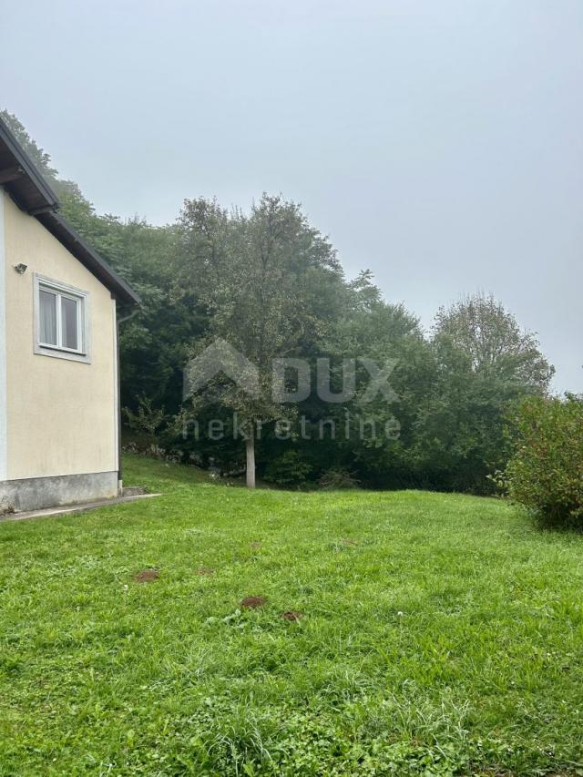 OTOČAC - Haus mit großem Garten und 2 Baustellen