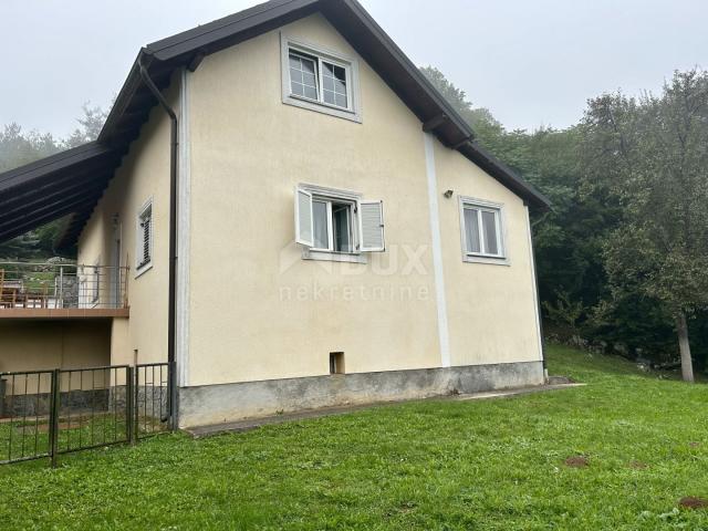 OTOČAC - Haus mit großem Garten und 2 Baustellen