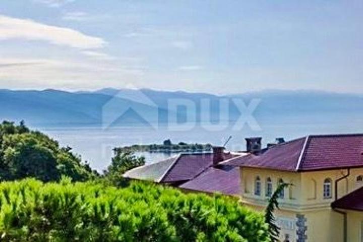 NOVI VINODOLSKI-Villa with accommodation units near the sea!