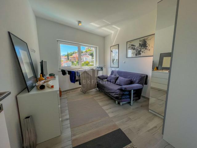 OPATIJA, POBRI - Penthouse oberhalb des Zentrums von Opatija mit Garage, Panoramablick auf das Meer