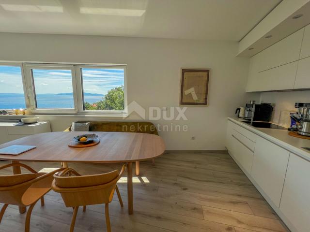 OPATIJA, POBRI - Penthouse oberhalb des Zentrums von Opatija mit Garage, Panoramablick auf das Meer