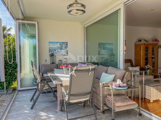 OPATIJA, IČIĆI - Wohnung 79m2 mit Garten in einem neueren Gebäude mit Swimmingpool auf dem Dach, Mee