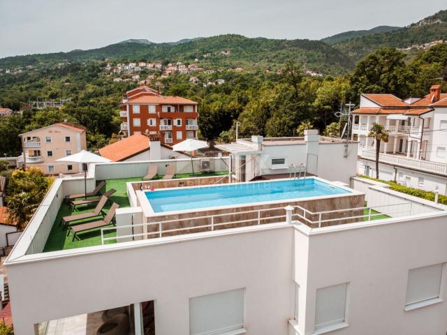 OPATIJA, IČIĆI - Wohnung 79m2 mit Garten in einem neueren Gebäude mit Swimmingpool auf dem Dach, Mee