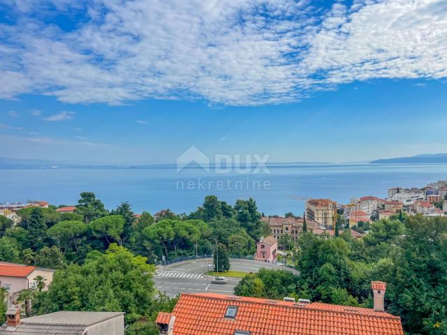 OPATIJA, CENTAR - stan u vrhunskoj novogradnji s vlastitim bazenom, panoramski pogled na more, garaž