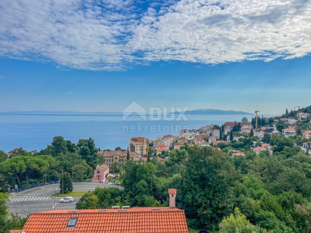 OPATIJA, ZENTRUM - Wohnung in einem Top-Neubau mit eigenem Pool, Panoramablick auf das Meer, Garage