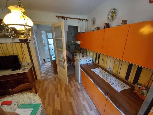 OPATIJA, VOLOSKO – romantisches Retro-Apartment in einem gepflegten Haus am Meer, im Zentrum von Vol