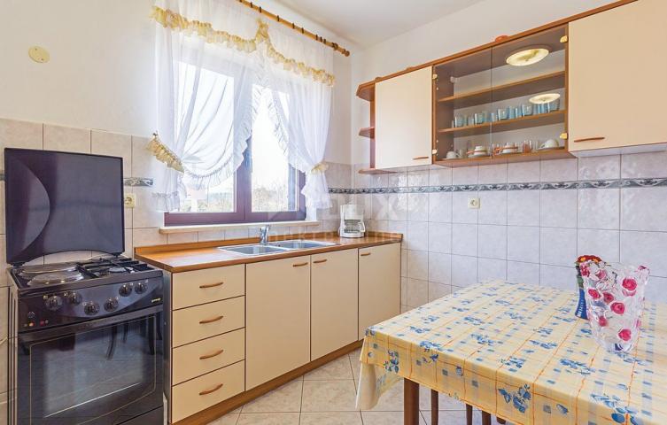 ISTRA, BANJOLE - Apartmanska kuća na 150m od mora!