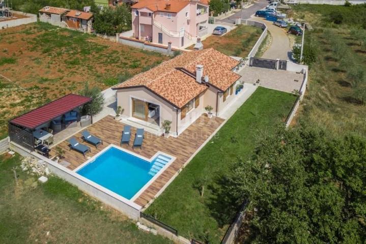 ISTRIA, POREČ - Neat one-story house with a large garden