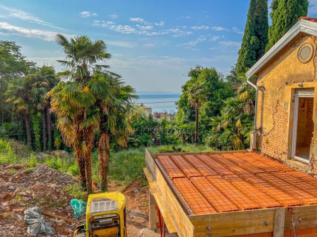 OPATIJA, ZENTRUM - Rustikales Steinhaus mit Garten oberhalb des Zentrums von Opatija, Meerblick