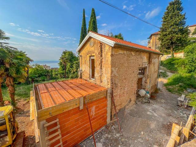 OPATIJA, ZENTRUM - Rustikales Steinhaus mit Garten oberhalb des Zentrums von Opatija, Meerblick