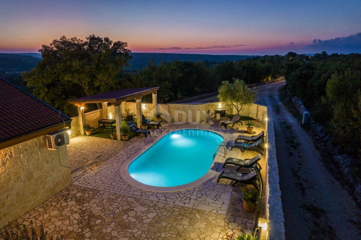 NOVIGRAD, PRIDRAGA - stone villa in a unique location