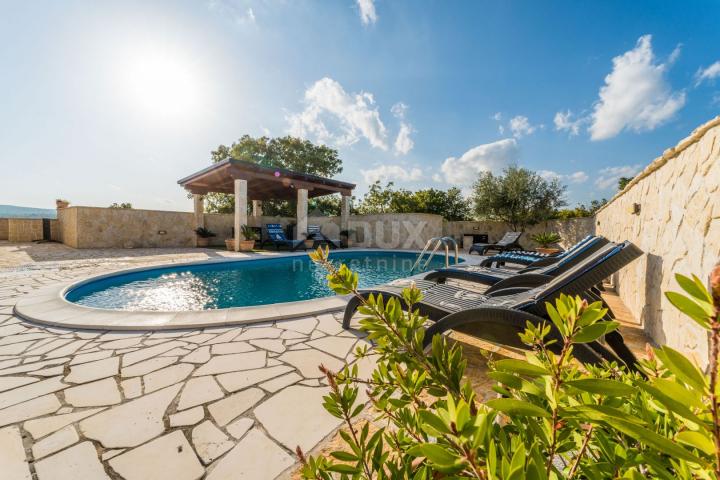 NOVIGRAD, PRIDRAGA - stone villa in a unique location