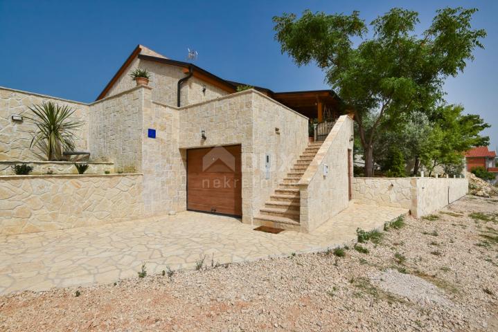 NOVIGRAD, PRIDRAGA - stone villa in a unique location