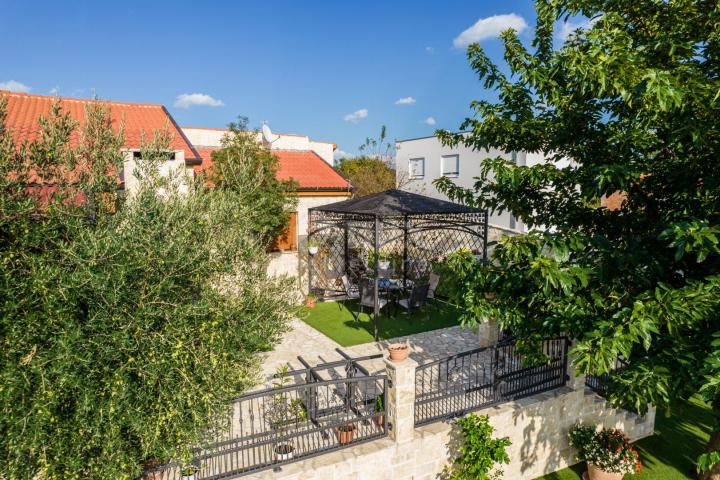 NOVIGRAD, PRIDRAGA - stone villa in a unique location