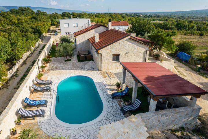 NOVIGRAD, PRIDRAGA - stone villa in a unique location