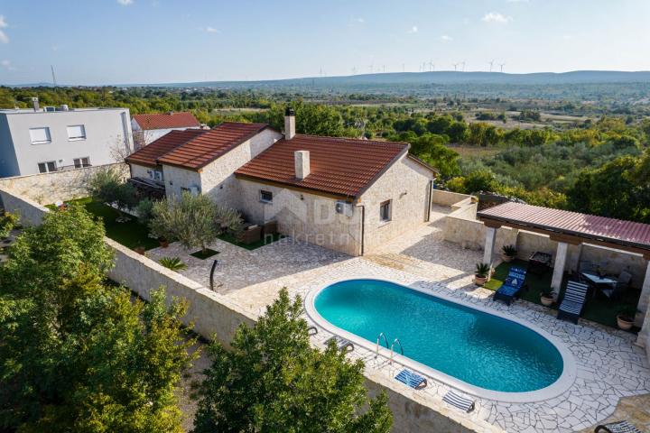 NOVIGRAD, PRIDRAGA - stone villa in a unique location