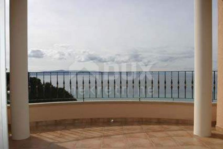 MAKARSKA, PODGORA – Apartment mit Balkon und Meerblick