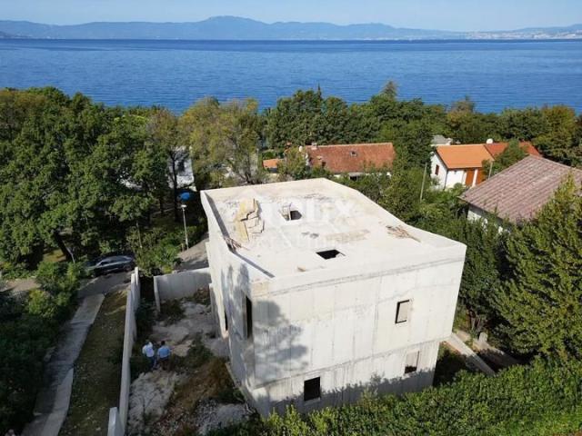 NJIVICE - ATTRACTIVE VILLA IN THE PHASE OF ROH-BAU, 1ST ROW TO THE SEA