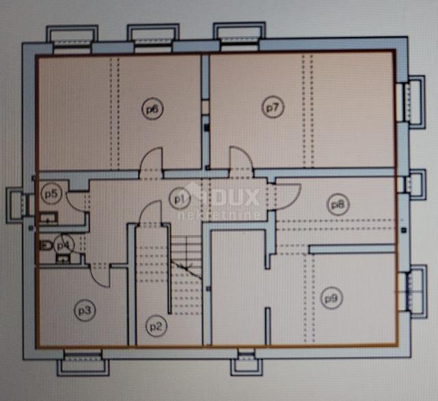 ISTRIEN, PULA - Wohnung im Untergeschoss 128m2 mit Garten und Sommerküche!