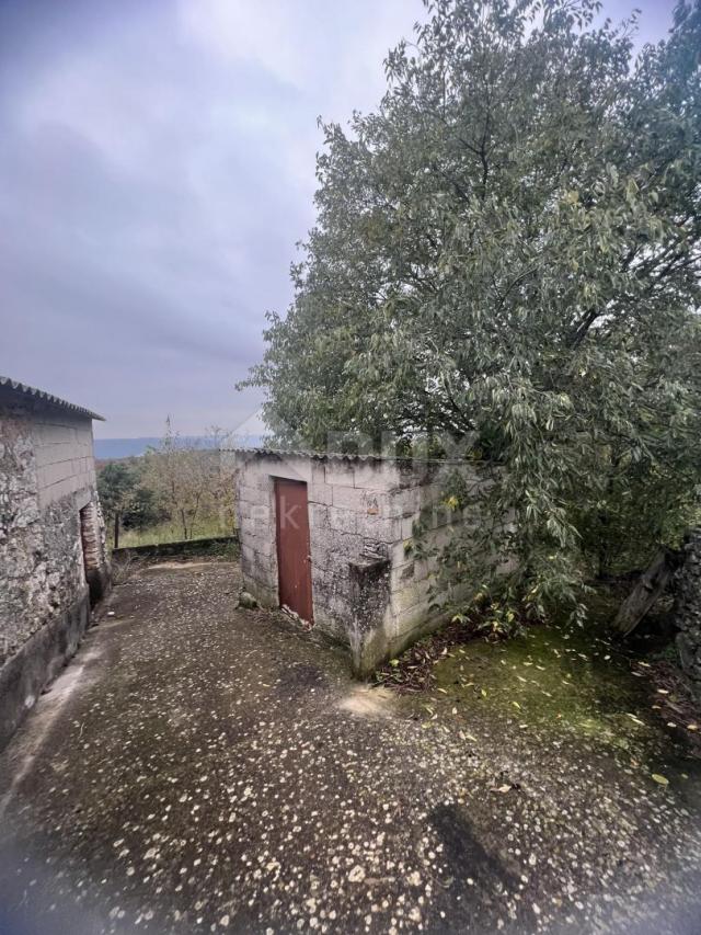 ISTRIEN, LABIN - Haus am Dorfrand mit Blick auf die Natur