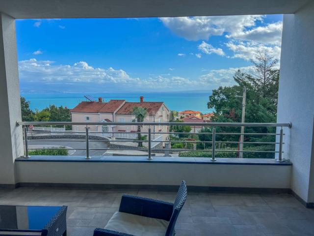 OPATIJA, IČIĆI - Wohnung 124m2 mit Garage in Strandnähe, Terrasse, Meerblick, in der Nähe von Opatij