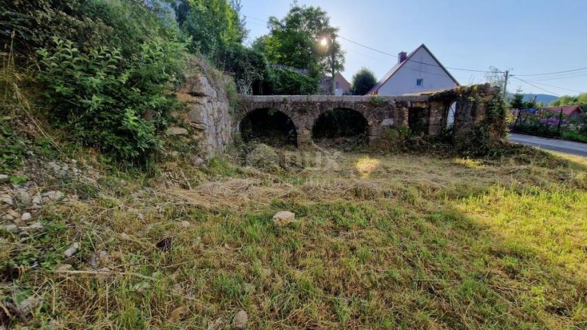 FUŽINE – Anpassungshaus mitten im Dorf