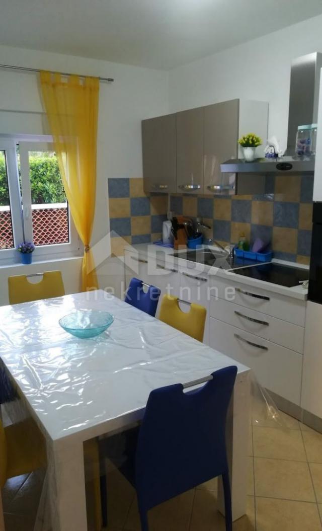 OTOK RAB, KAMPOR - Kuća s apartmanima 100 m od mora