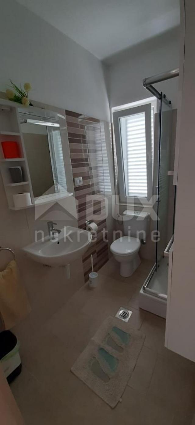 OTOK RAB, KAMPOR - Kuća s apartmanima 100 m od mora