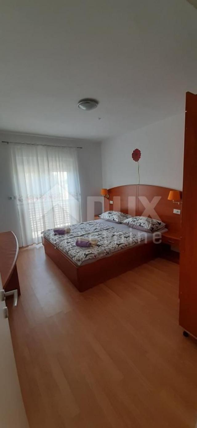 OTOK RAB, KAMPOR - Kuća s apartmanima 100 m od mora