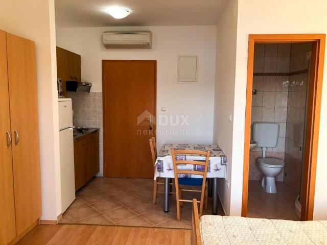 OTOK RAB, PALIT - Apartmanska kuća 30 m od mora