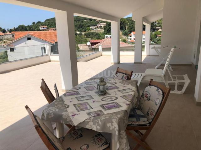 OTOK RAB, PALIT - Apartmanska kuća 30 m od mora