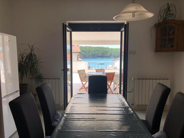 OTOK RAB, PALIT - Apartmanska kuća 30 m od mora