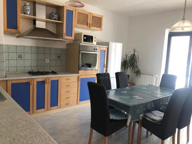 OTOK RAB, PALIT - Apartmanska kuća 30 m od mora