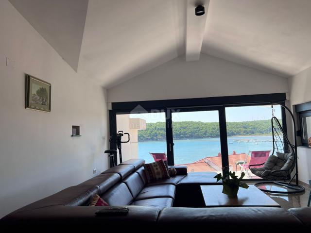 OTOK RAB, PALIT - Apartmanska kuća 30 m od mora