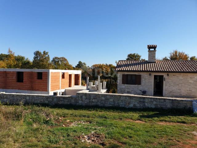 ISTRIA, BARBAN - House under construction with 3 residential units, auxiliary facility and swimming 