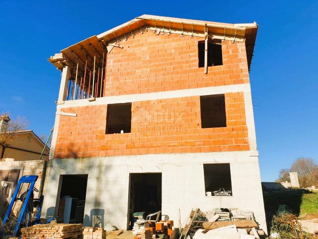 ISTRIA, BARBAN - House under construction with 3 residential units, auxiliary facility and swimming 