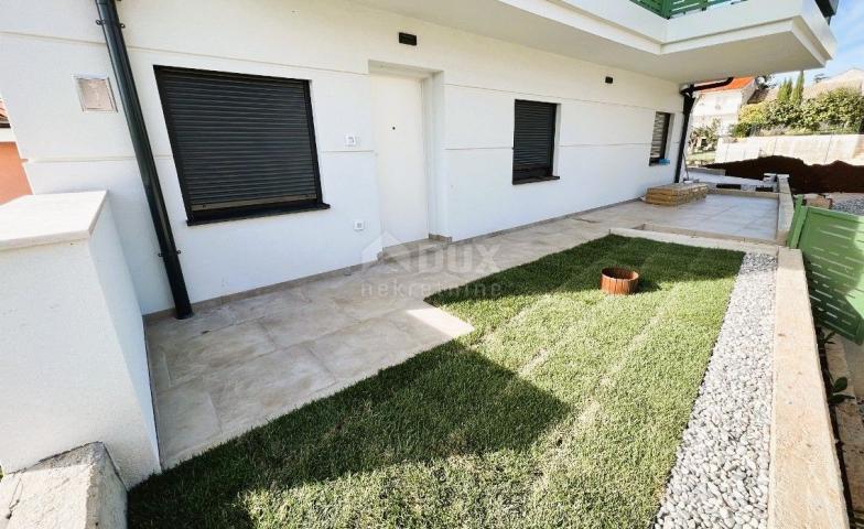 ISTRIEN, NOVIGRAD - Wohnung im Erdgeschoss mit großem Garten, nahe am Meer!