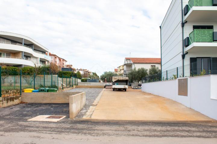 ISTRIEN, NOVIGRAD - Apartment im ersten Stock mit großzügiger Terrasse, nah am Meer!