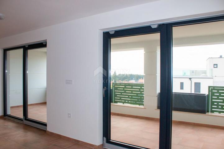 ISTRIA, NOVIGRAD - Spacious apartment with a beautiful view of the sea!