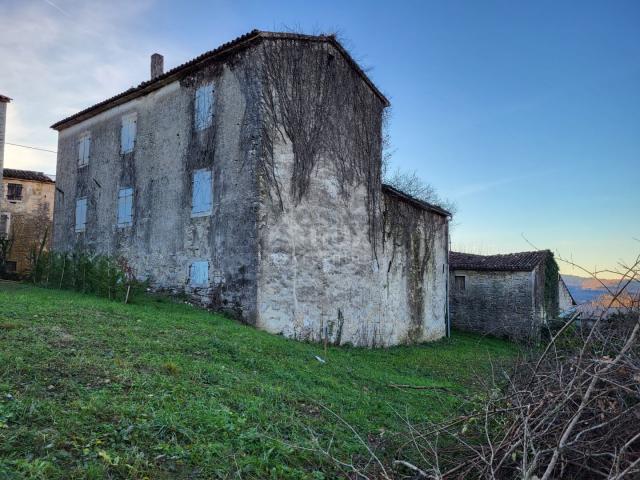 ISTRA, MOTOVUN - Samostojeća starina za adaptaciju