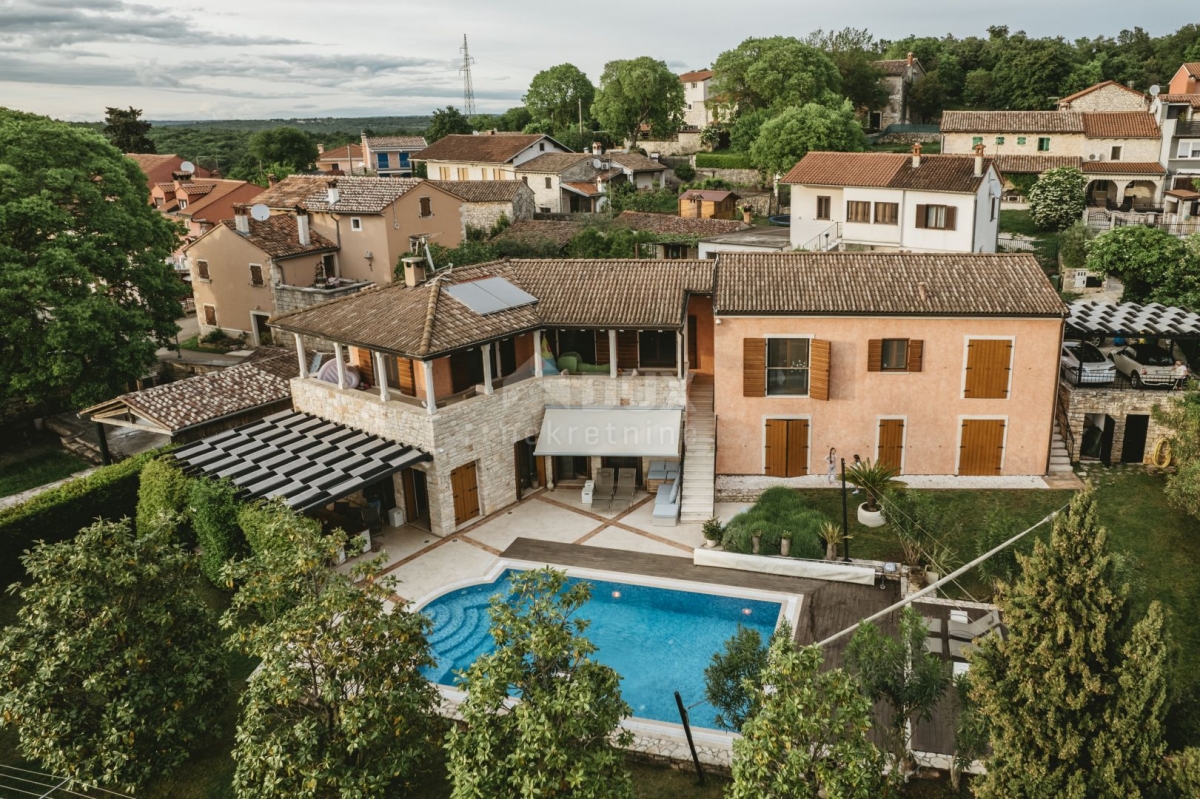 ISTRIEN, ROVINJ - Geräumige Villa mit großem Baugrundstück