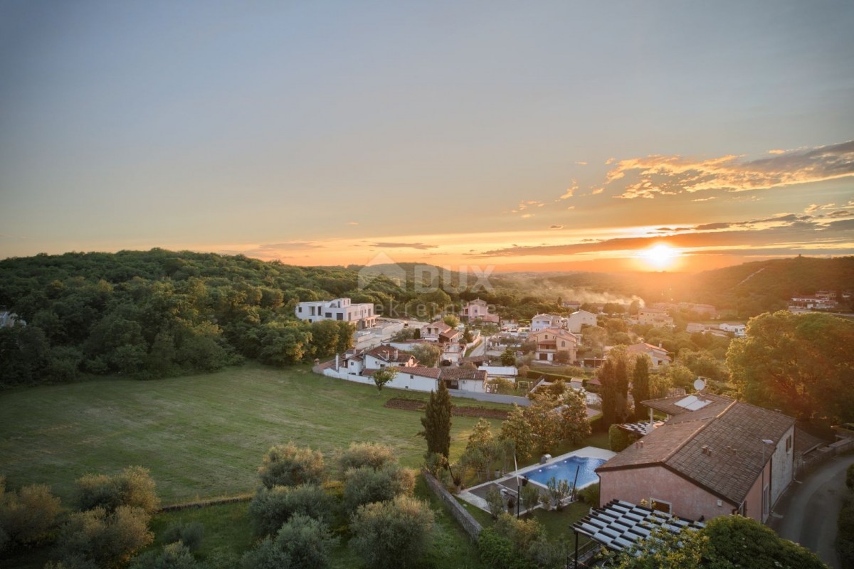 ISTRIEN, ROVINJ - Geräumige Villa mit großem Baugrundstück