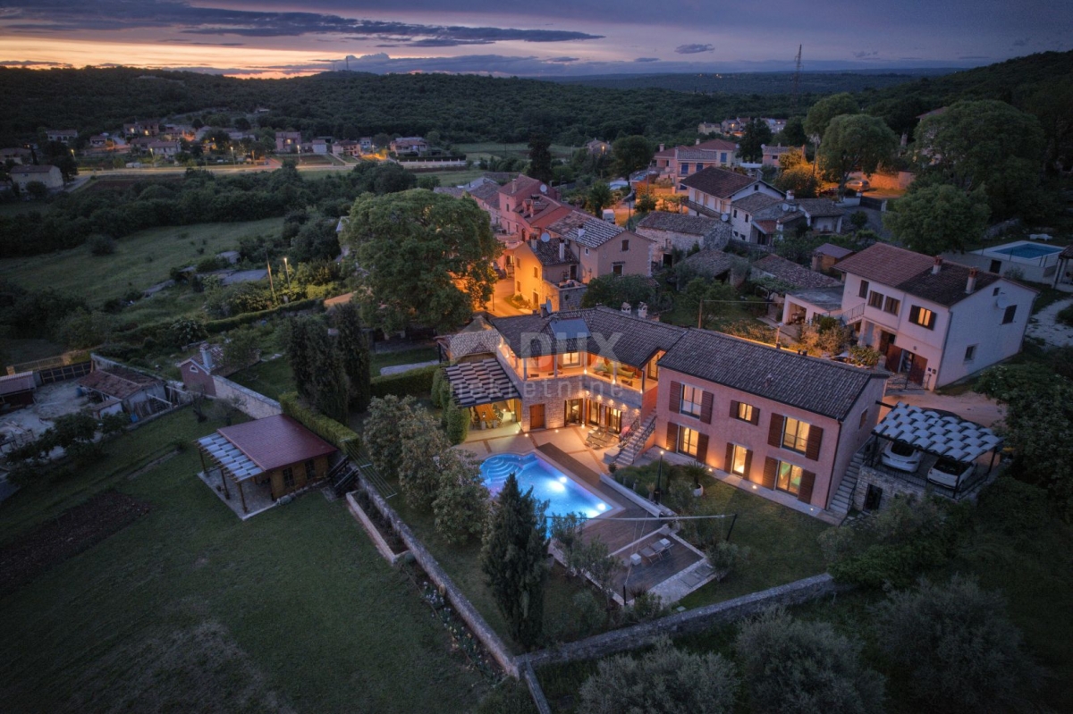 ISTRIEN, ROVINJ - Geräumige Villa mit großem Baugrundstück