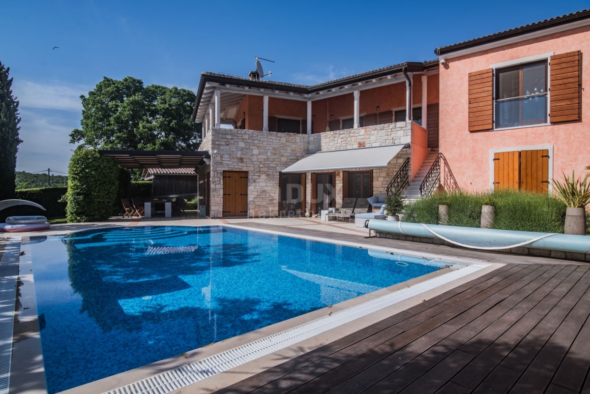 ISTRIEN, ROVINJ - Geräumige Villa mit großem Baugrundstück