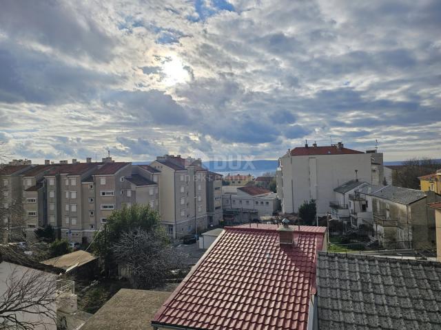 NOVI VINODOLSKI, ZENTRUM - TOP LAGE! Ein Haus mit großem Potenzial